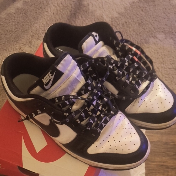 Nike Black and White Sneakers - Picture 2 of 4